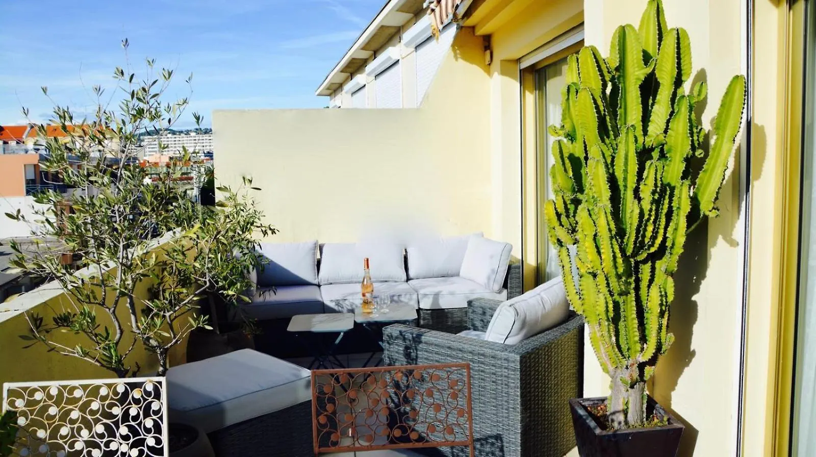 Appartement 2 Chambres Terrasse 100M Croisette Cannes Apartment